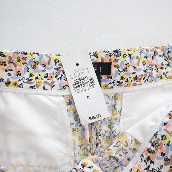 NWT LOFT Inked Floral Print Pleated Shorts 00 - Picture 2 of 5